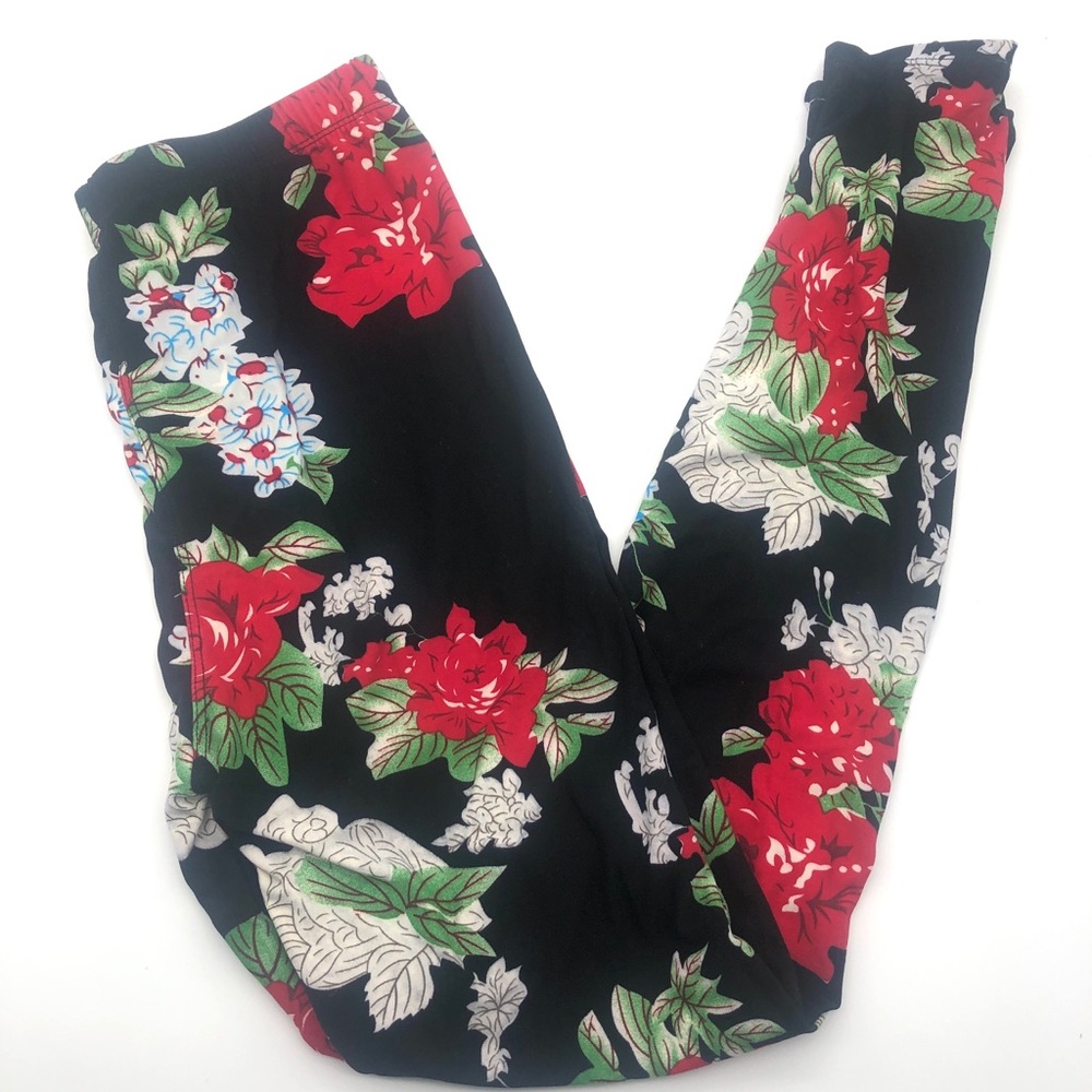 ⭐️ NWT Super Soft and Comfy Leggings